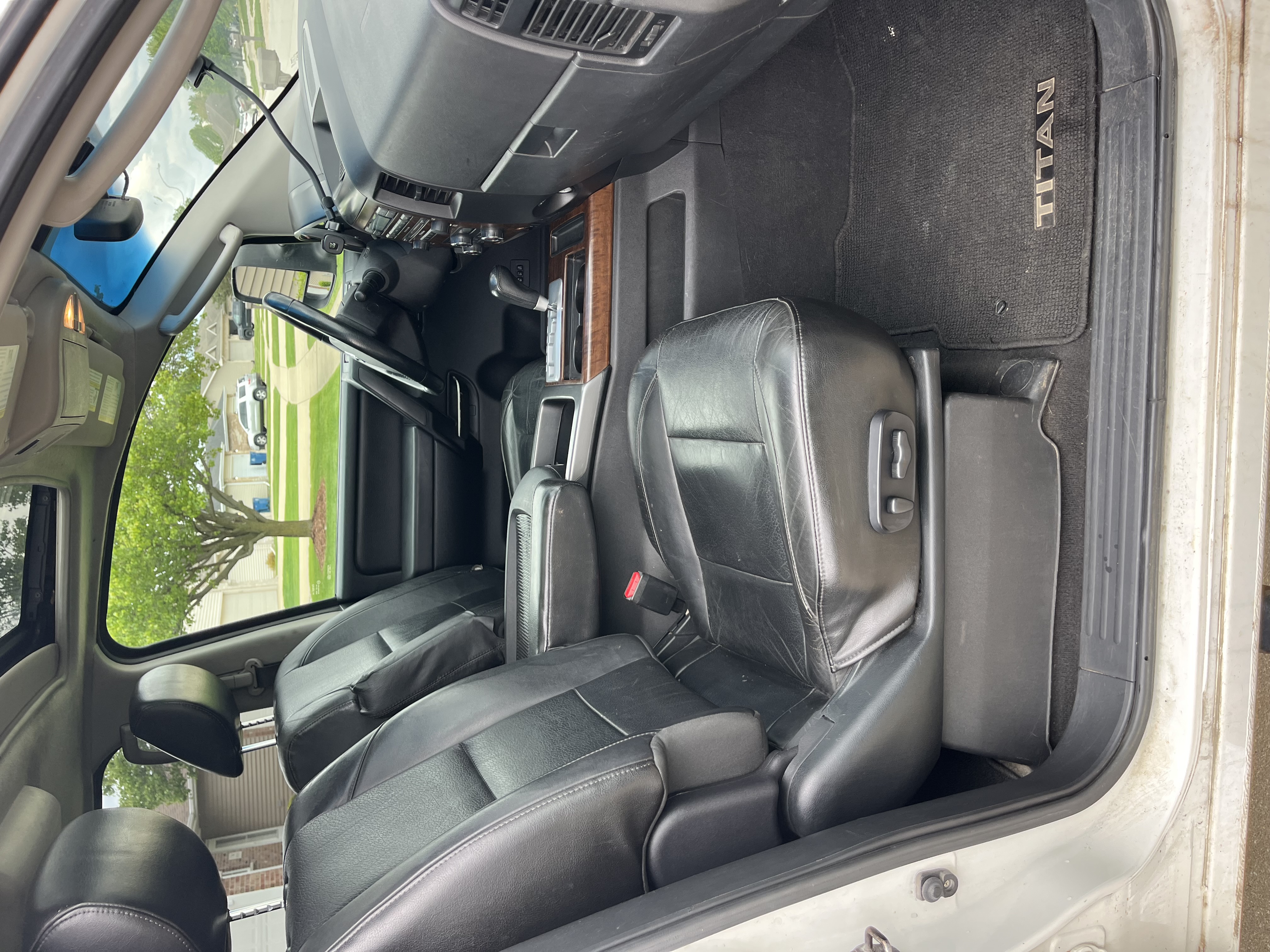 Used 2010 Nissan Titan XE AWD/4WD image 13