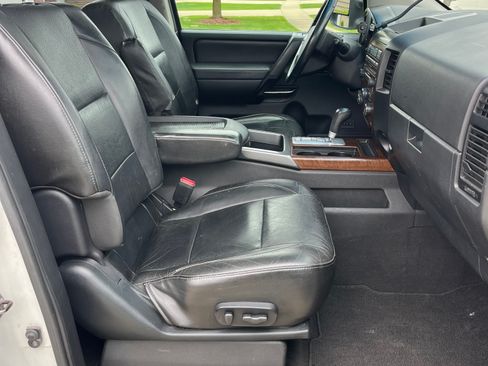 Used 2010 Nissan Titan XE AWD/4WD image 13