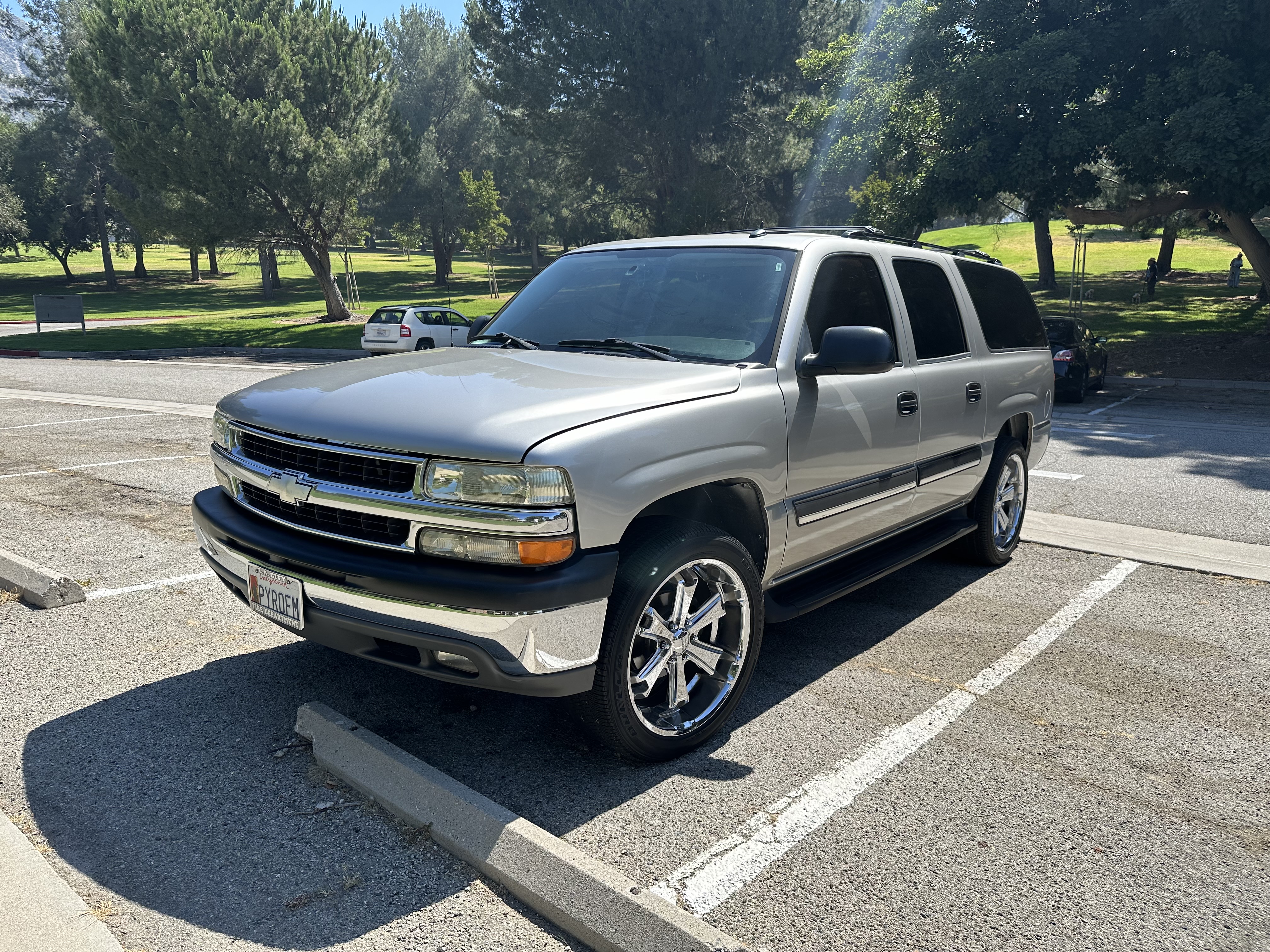 Used 2005 Chevrolet Suburban LS w/ Preferred Equipment Group RWD image 10