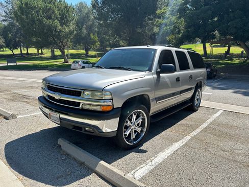 Used 2005 Chevrolet Suburban LS w/ Preferred Equipment Group image 10