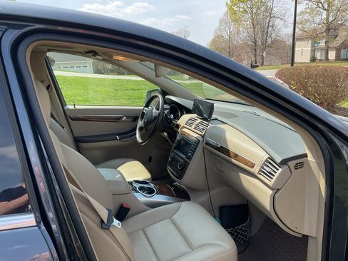 Used 2011 Mercedes-Benz R 350 4MATIC image 9