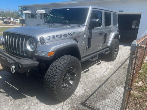 Used 2019 Jeep Wrangler Unlimited Sahara image 6