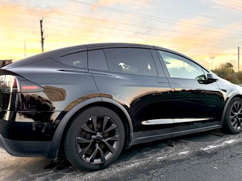 Used 2023 Tesla Model X image 10