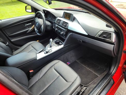 Used 2017 BMW 320i Sedan RWD image 17