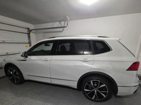 Used 2024 Volkswagen Tiguan SEL R-Line w/ MDO Package, Two-Row image 21