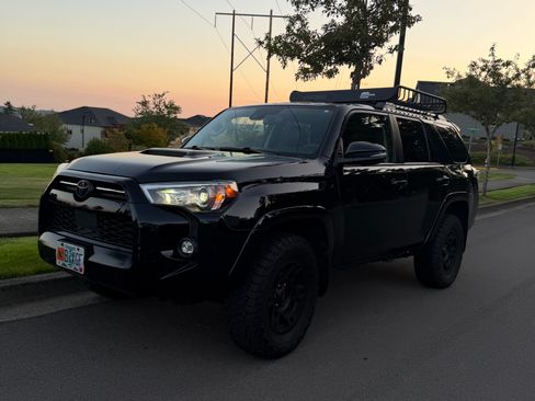 Used 2021 Toyota 4Runner Venture w/ Moonroof Package AWD/4WD image 5