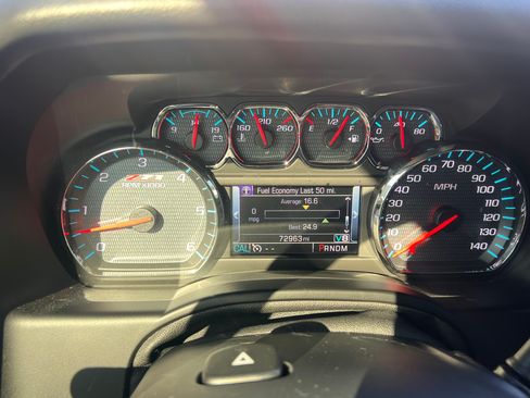 Used 2016 Chevrolet Suburban LT image 9