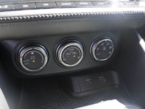 Used 2024 Nissan Z Performance w/ Heritage Edition image 14