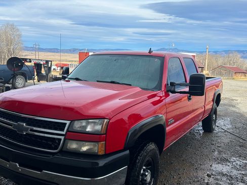 Used 2006 Chevrolet Silverado 3500 LT w/ Heavy-Duty Power Package image 2