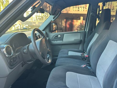 Used 2006 Ford Expedition XLS image 2