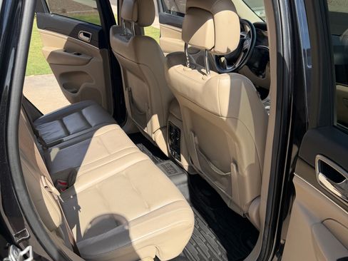Used 2014 Jeep Grand Cherokee Limited w/ Luxury Group II AWD/4WD image 11