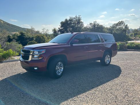 Used 2019 Chevrolet Suburban LT AWD/4WD image 2