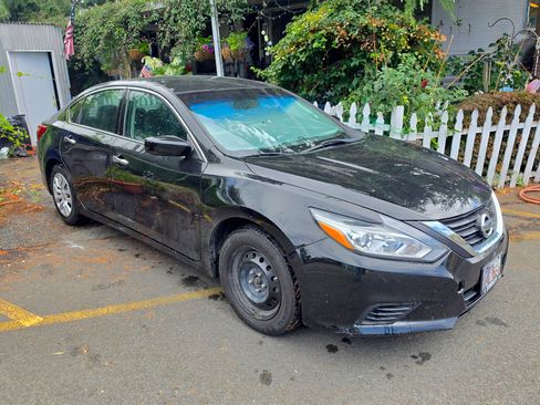 Used 2016 Nissan Altima 2.5 S w/ Power Driver Seat Package FWD image 4