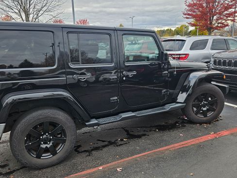 Used 2014 Jeep Wrangler Unlimited Sahara image 2