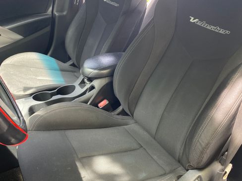Used 2013 Hyundai Veloster FWD image 12