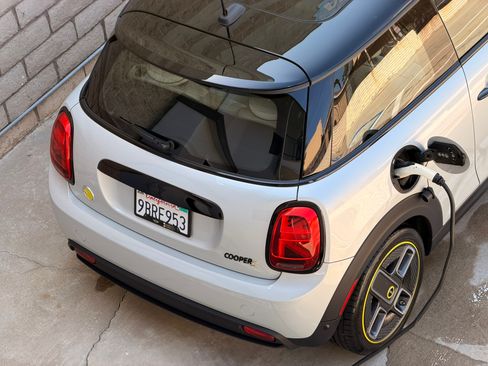 Used 2023 MINI Cooper SE FWD image 16