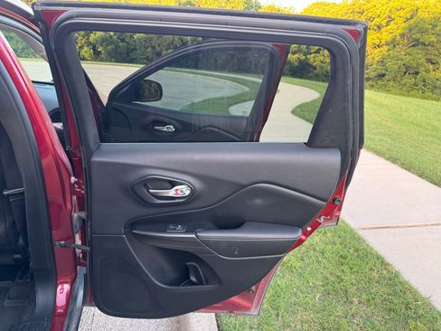 Used 2015 Jeep Cherokee Limited w/ Luxury Group image 29