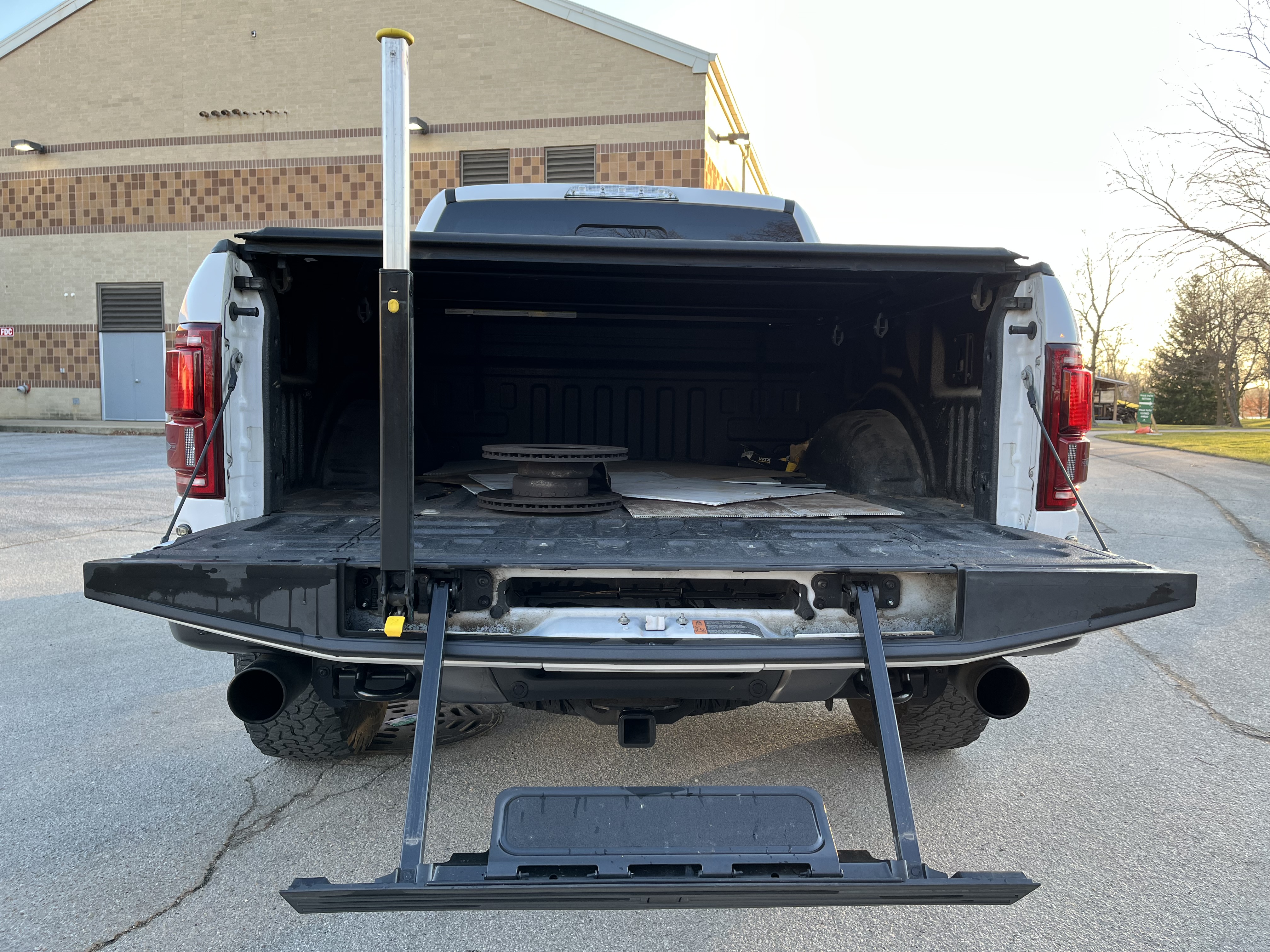Used 2018 Ford F150 Raptor w/ Equipment Group 802A Luxury AWD/4WD image 14