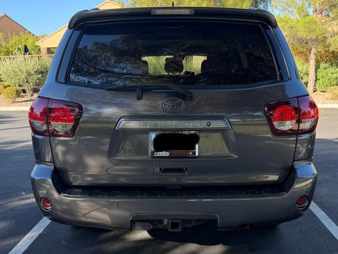 Used 2019 Toyota Sequoia Limited w/ Safety & Convenience Package AWD/4WD image 4