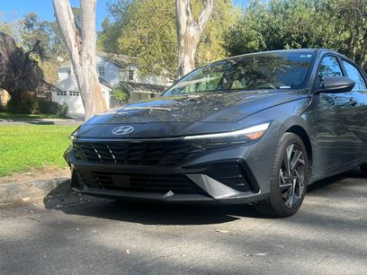 Used 2024 Hyundai Elantra SEL w/ Convenience Package