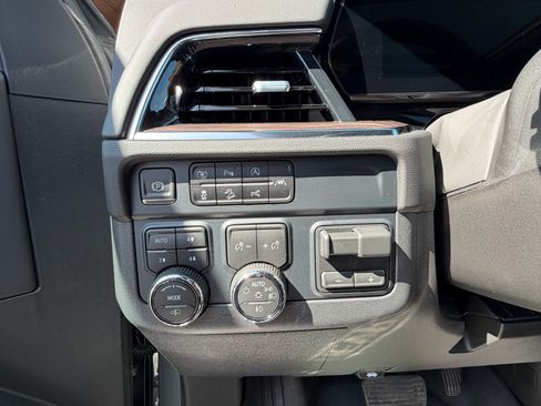 Used 2025 Chevrolet Tahoe Z71 w/ Z71 Off-Road Package AWD/4WD image 23