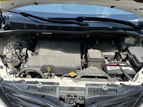 Used 2013 Toyota Sienna L FWD image 15