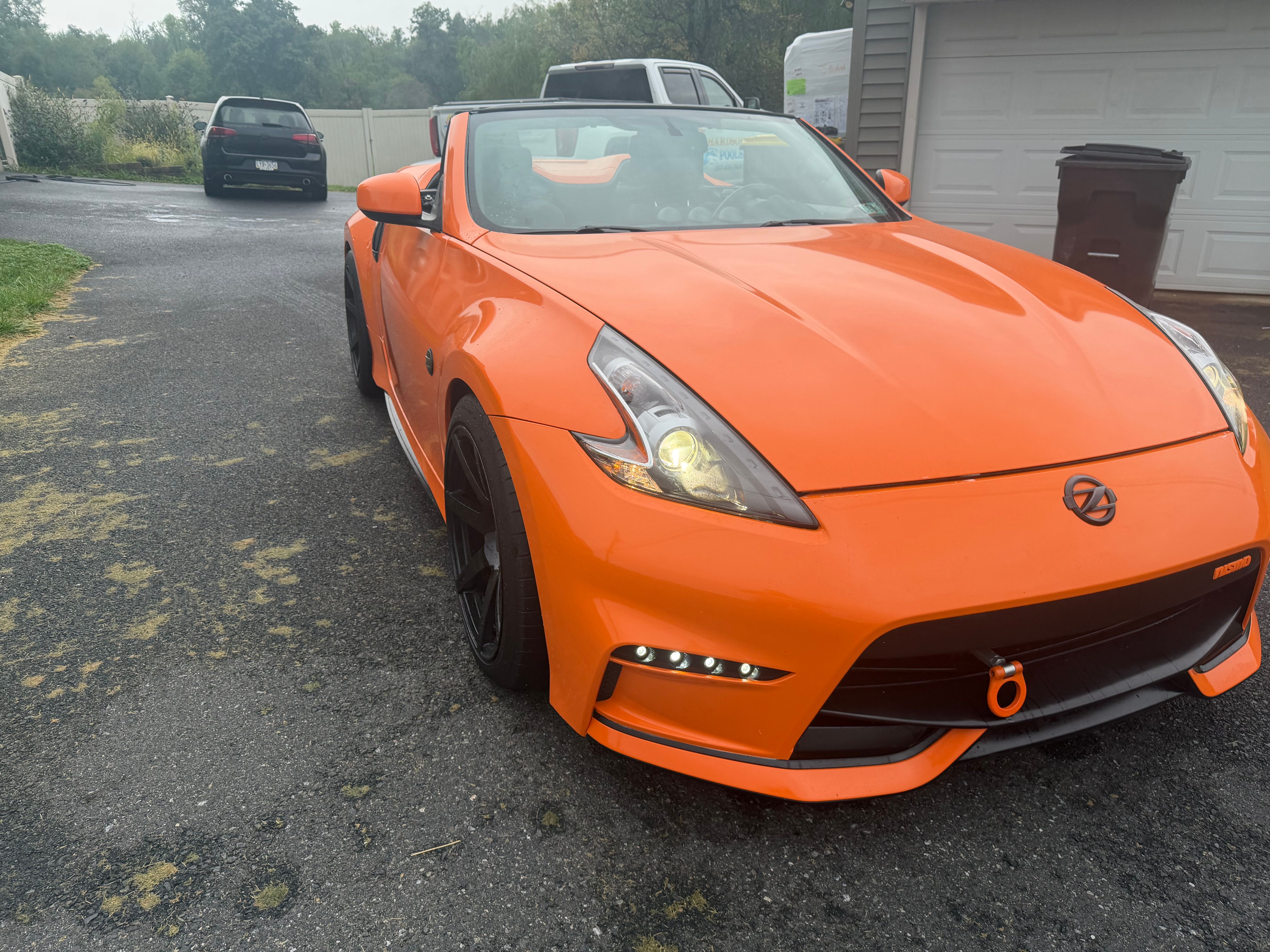 Used 2010 Nissan 370Z Roadster RWD image 2