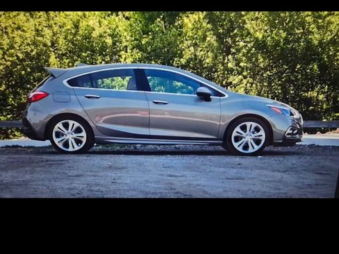 Used 2017 Chevrolet Cruze Premier FWD image 1