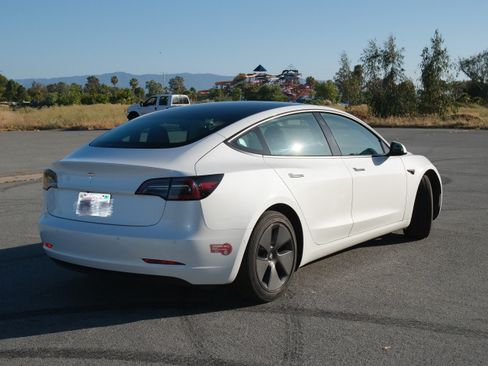 Used 2021 Tesla Model 3 Standard Range Plus RWD image 5