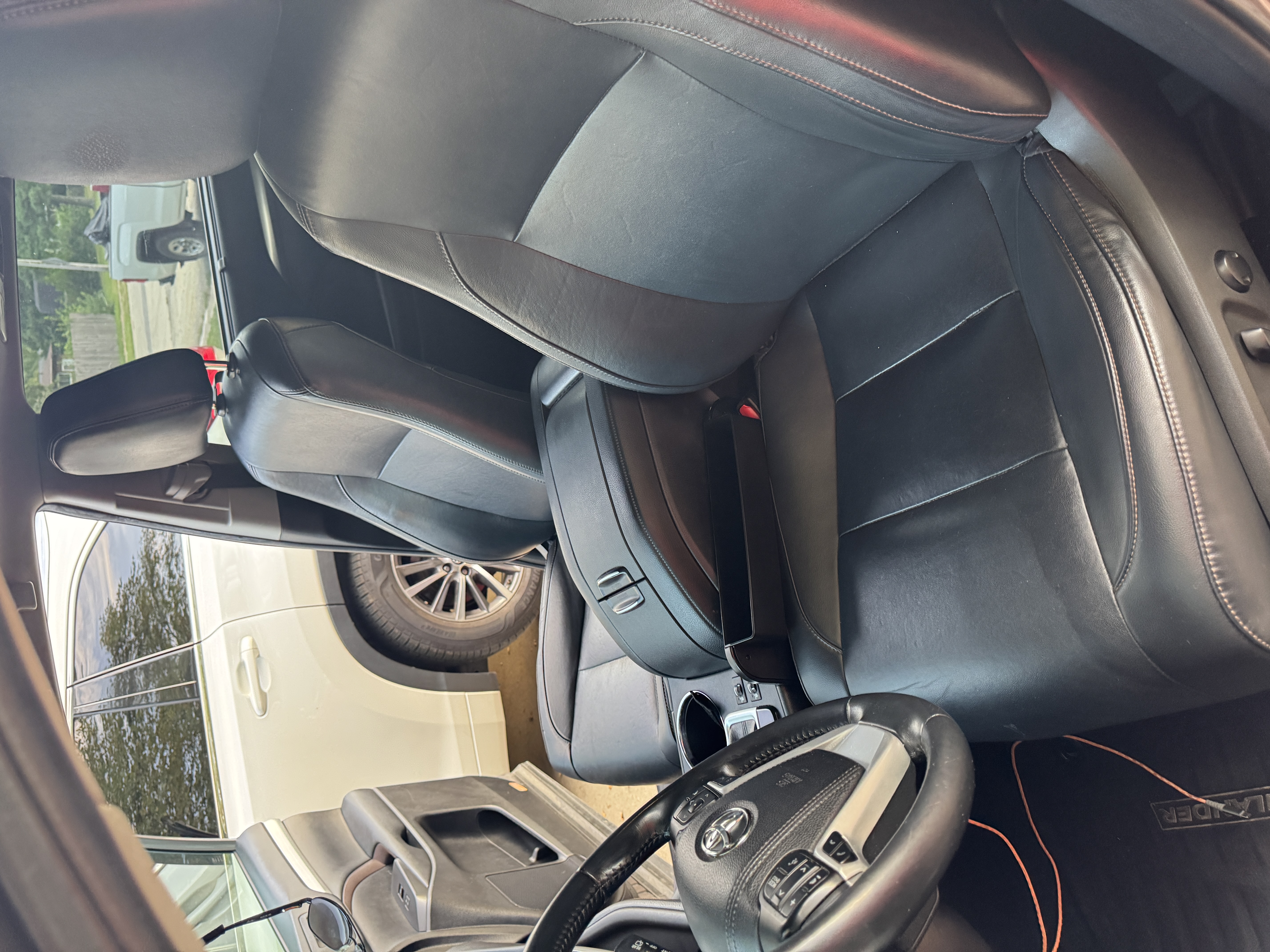 Used 2019 Toyota Highlander XLE FWD image 19
