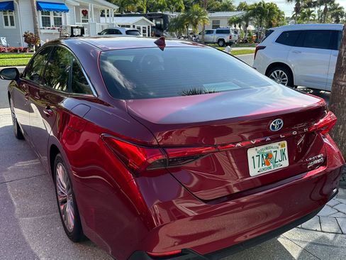 Used 2022 Toyota Avalon Limited image 12