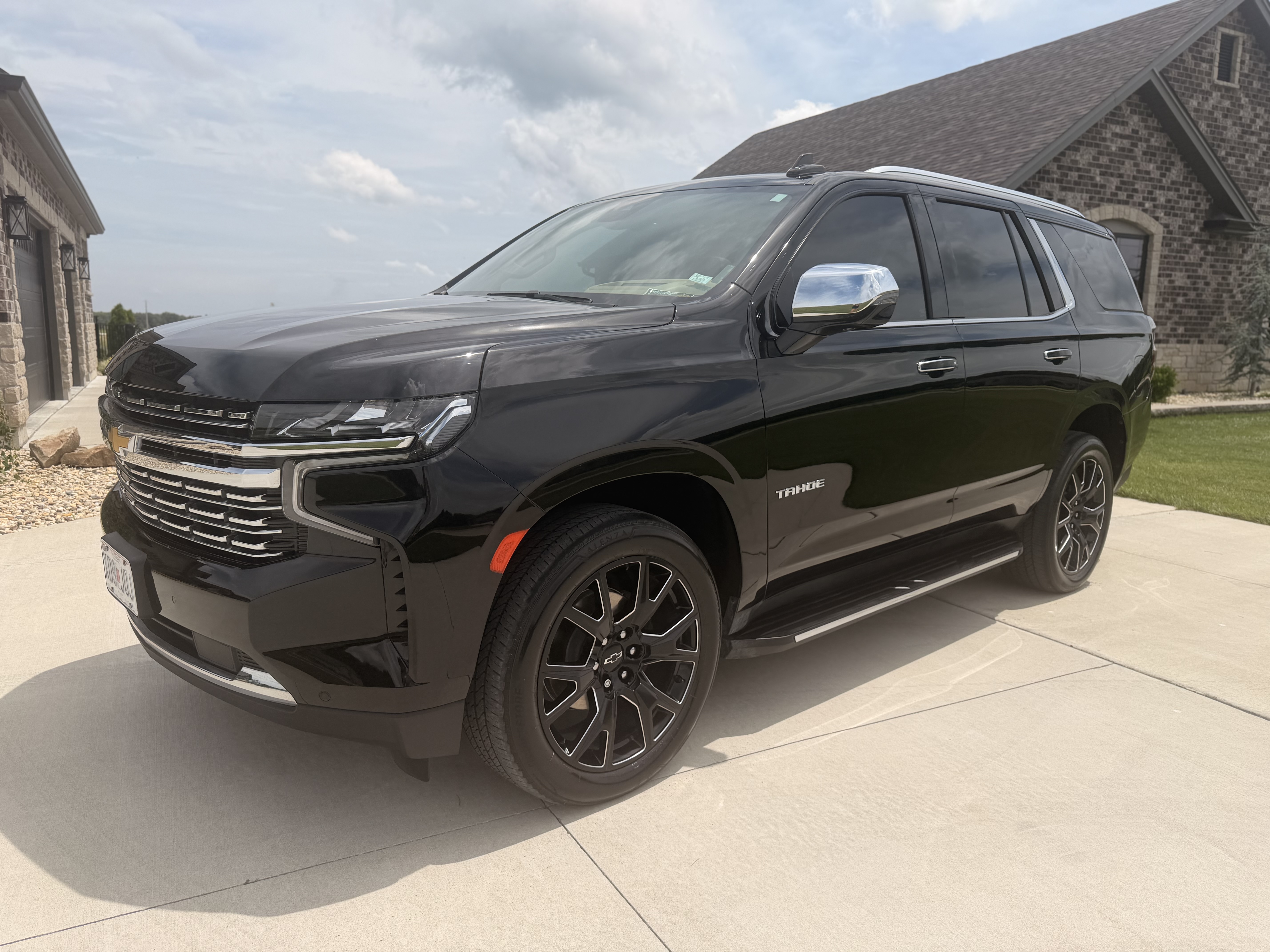 Used 2023 Chevrolet Tahoe Premier AWD/4WD image 1