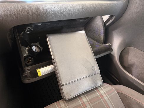 Used 2013 Volkswagen Golf 2-Door image 23