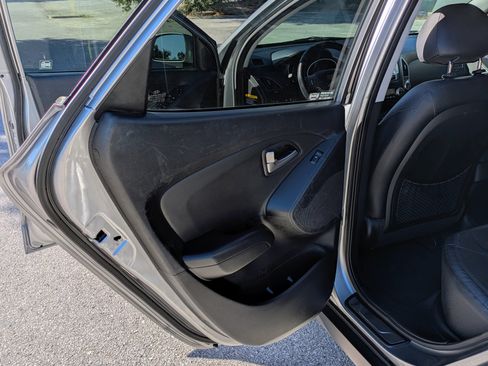 Used 2011 Hyundai Tucson Limited w/ Premium Pkg 3 image 24