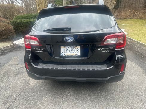 Used 2016 Subaru Outback 3.6R Limited image 2