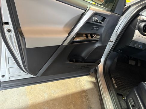 Used 2018 Toyota RAV4 Limited w/ Protection Package image 11