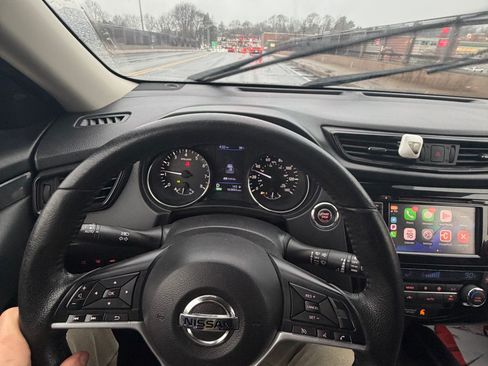 Used 2019 Nissan Rogue SV image 10