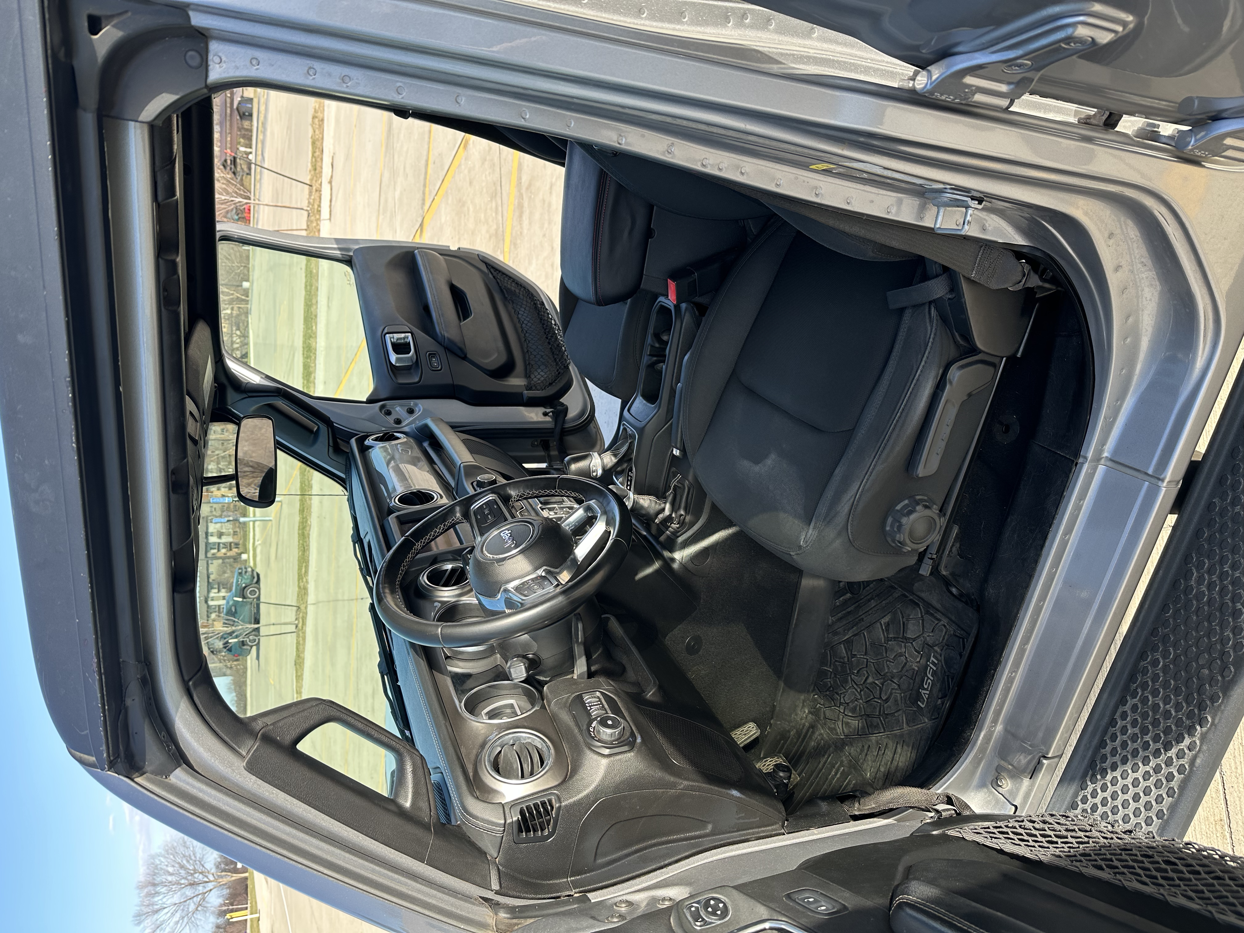 Used 2020 Jeep Wrangler Unlimited Sahara AWD/4WD image 17