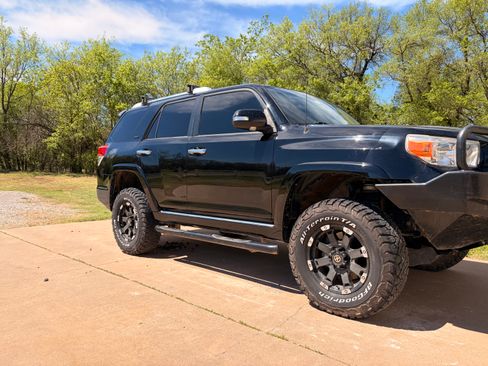 Used 2012 Toyota 4Runner SR5 w/ Convenience Pkg image 11