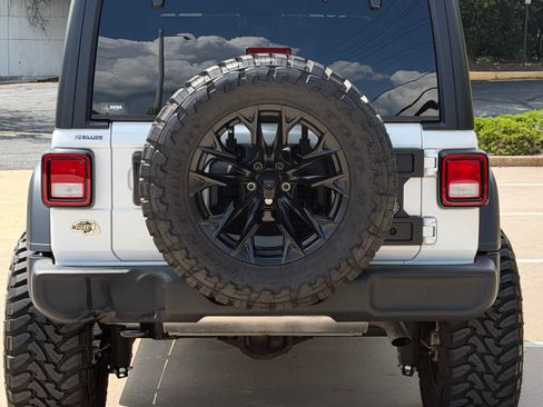 Used 2025 Jeep Wrangler Unlimited Sport AWD/4WD image 4