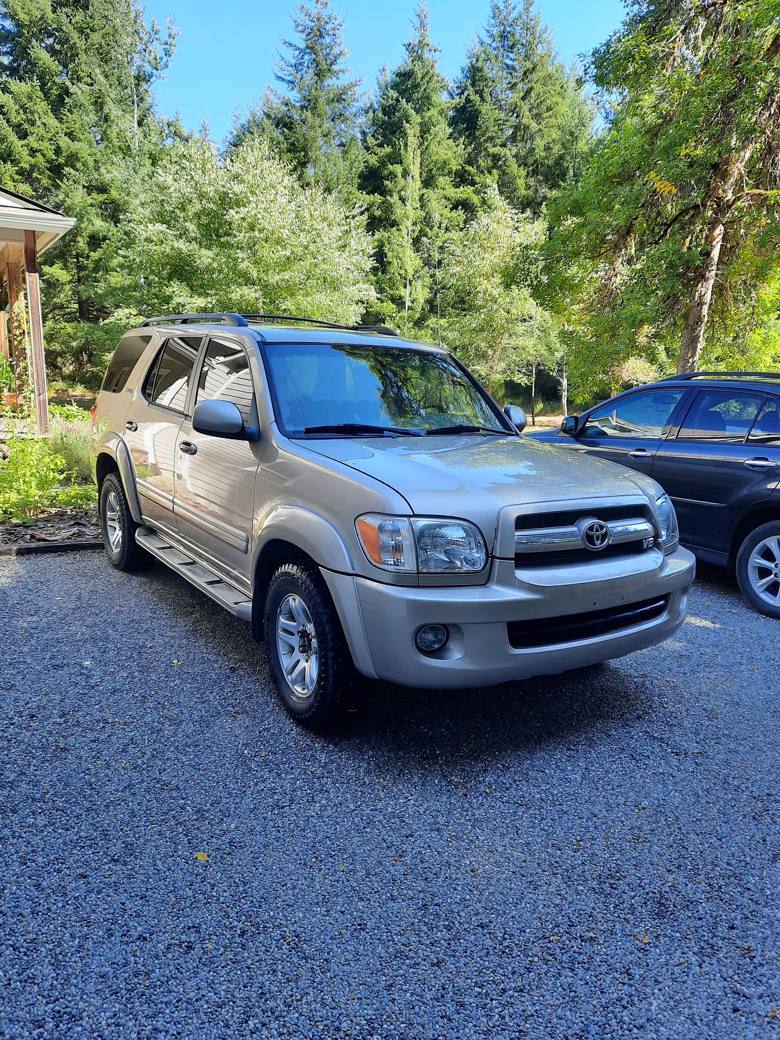 Used 2006 Toyota Sequoia SR5 RWD image 2