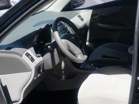 Used 2010 Toyota Corolla LE image 11