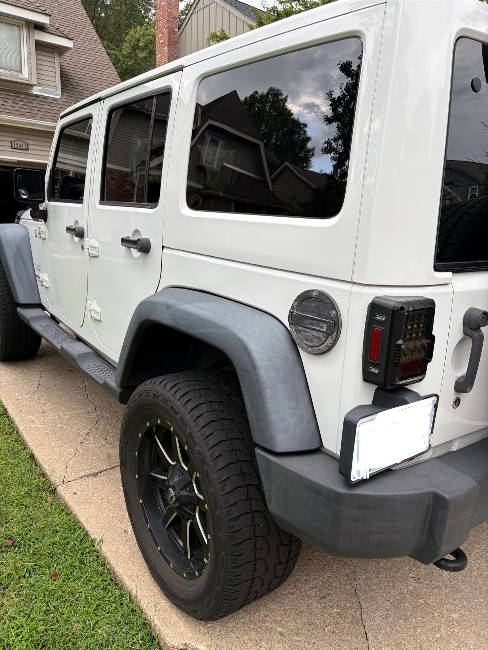 Used 2012 Jeep Wrangler Unlimited Sahara w/ Connectivity Group AWD/4WD image 10