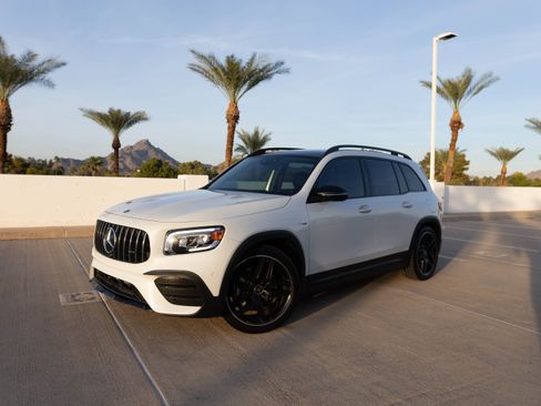 Used 2021 Mercedes-Benz GLB 35 AMG 4MATIC image 2