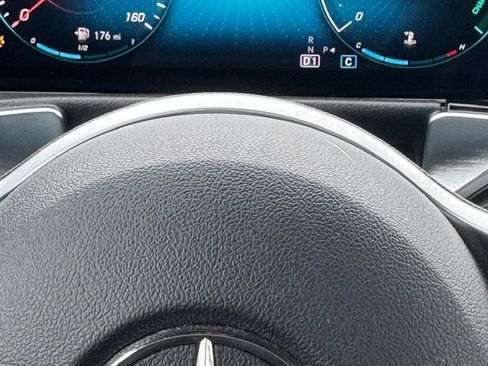 Used 2021 Mercedes-Benz GLB 250 4MATIC image 9