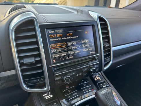 Used 2011 Porsche Cayenne Turbo image 20