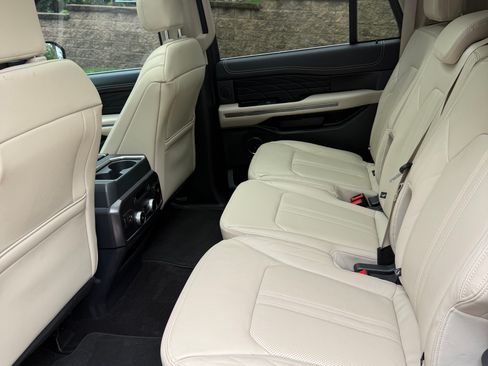 Used 2022 Ford Expedition Max Platinum AWD/4WD image 11