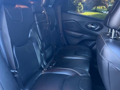 Used 2016 Jeep Cherokee Limited image 6