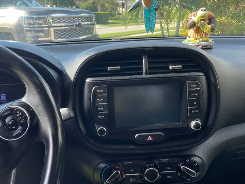 Used 2020 Kia Soul GT-Line w/ GT 2.0L Power Sunroof Package FWD image 8