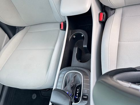 Used 2024 Hyundai Kona SE image 23